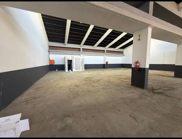 480M² WAREHOUSE TO LET IN EASTLEIGH